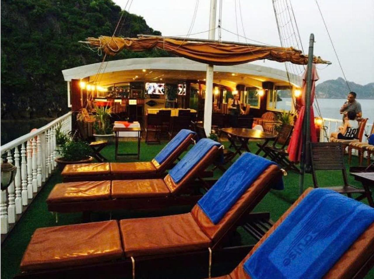 Halong Royal Boutique Cruises Hotel Hạ Long Ngoại thất bức ảnh