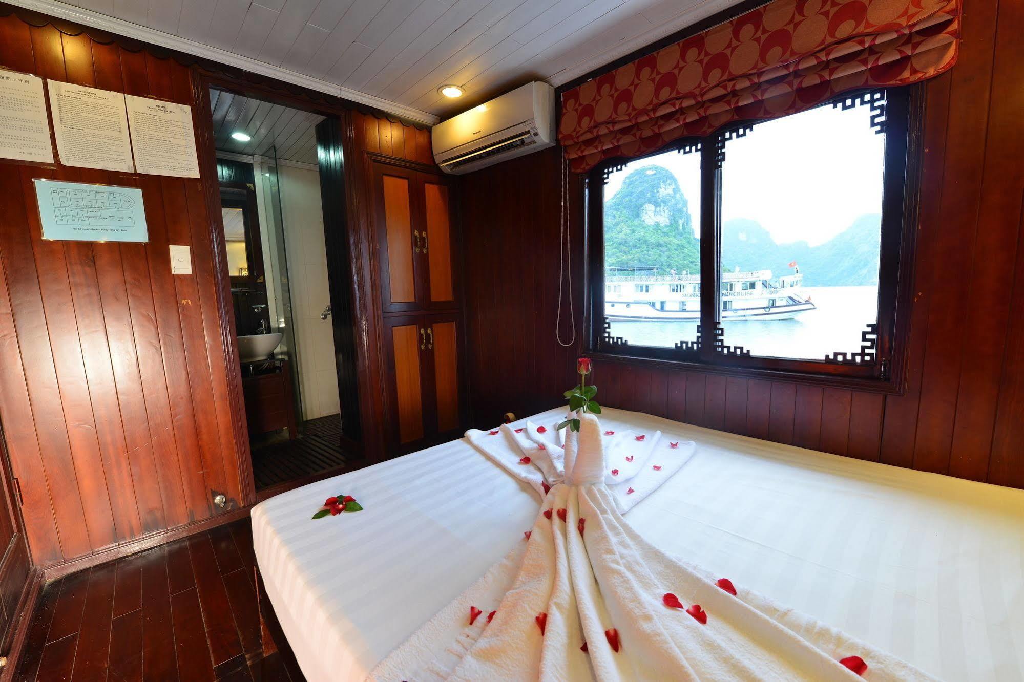 Halong Royal Boutique Cruises Hotel Hạ Long Ngoại thất bức ảnh
