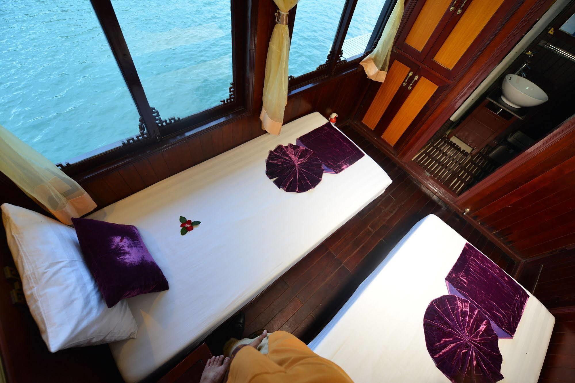 Halong Royal Boutique Cruises Hotel Hạ Long Ngoại thất bức ảnh