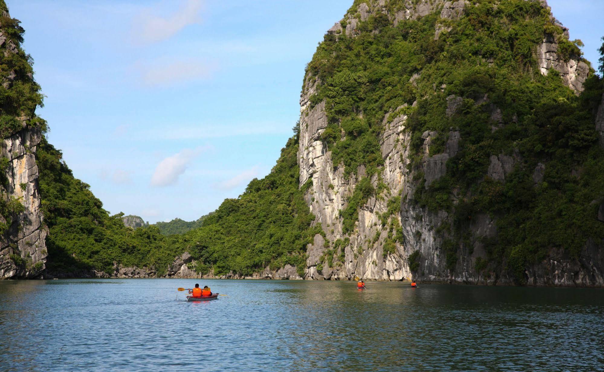 Halong Royal Boutique Cruises Hotel Hạ Long Ngoại thất bức ảnh